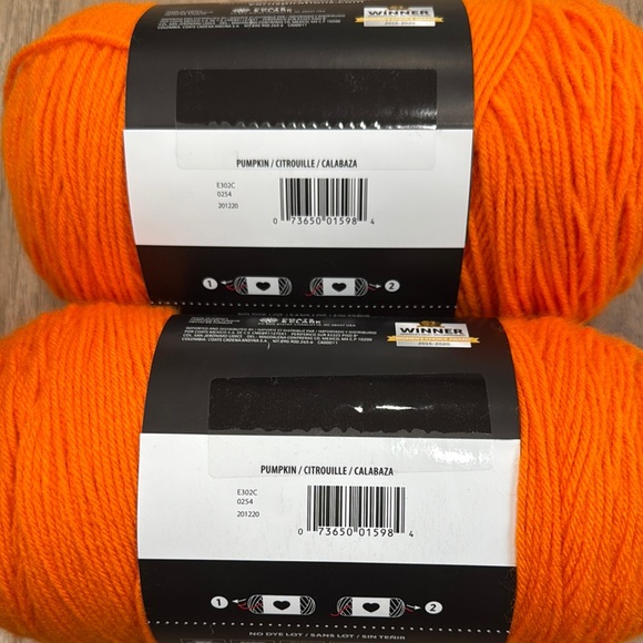 Red Heart Super Saver #4 Medium Acrylic Yarn, Pumpkin 14oz/396g 744 Yards - Picture 3 of 3